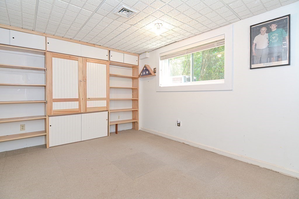 9 Crown's Way, Unit 9 Uxbridge, MA 01569 - Photo 24 of 40 an empty room with windows