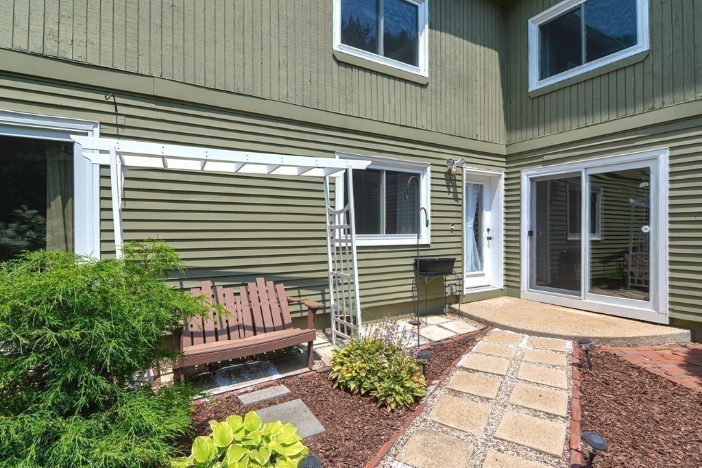9 Crown's Way, Unit 9 Uxbridge, MA 01569 - Photo 31 of 40 a view of a back side of house