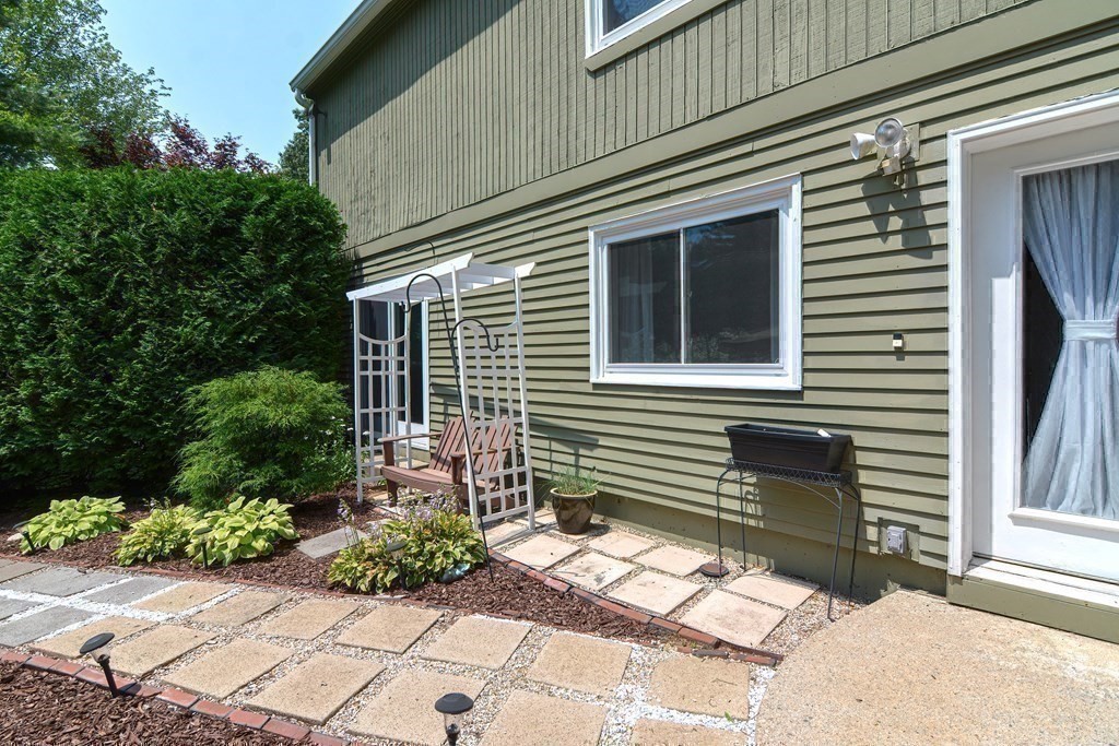 9 Crown's Way, Unit 9 Uxbridge, MA 01569 - Photo 33 of 40 a front view of a house