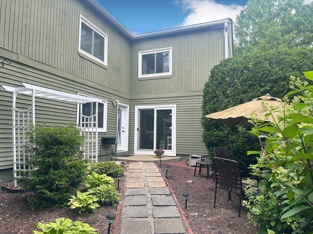 9 Crown's Way, Unit 9 Uxbridge, MA 01569 - Photo 36 of 40 a front view of a house with garden