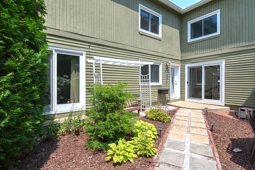 9 Crown's Way, Unit 9 Uxbridge, MA 01569 - Photo 38 of 40 a house that has a lot of flower plants