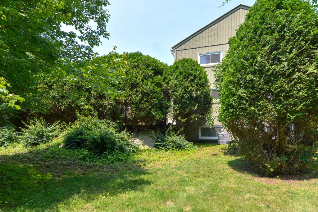 9 Crown's Way, Unit 9 Uxbridge, MA 01569 - Photo 40 of 40 a view of a back yard