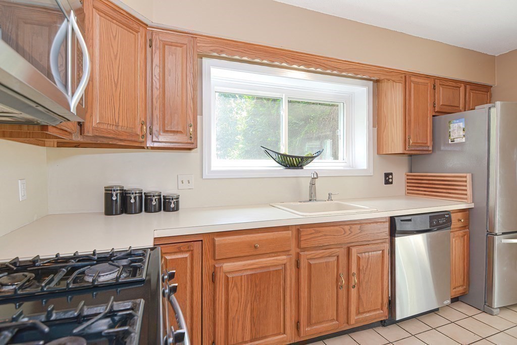 9 Crown's Way, Unit 9 Uxbridge, MA 01569 - Photo 5 of 40 a kitchen with stainless steel appliances granite countertop a sink stove and cabinets