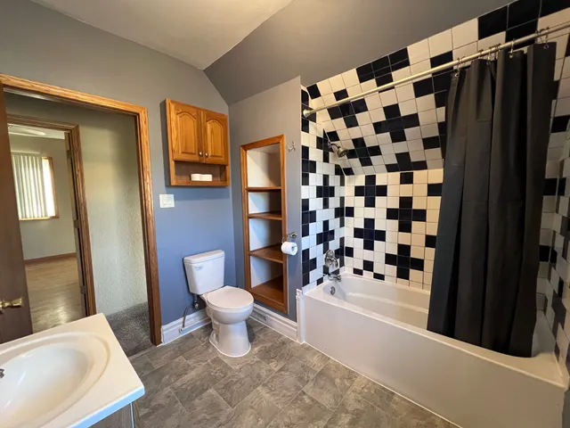 $1,400 | 1620 Iowa Avenue, Superior, WI 54880