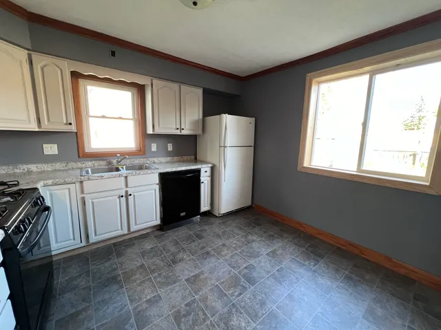 $1,400 | 1620 Iowa Avenue, Superior, WI 54880