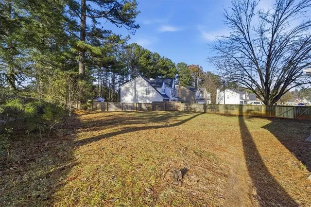 a view of yard with tree