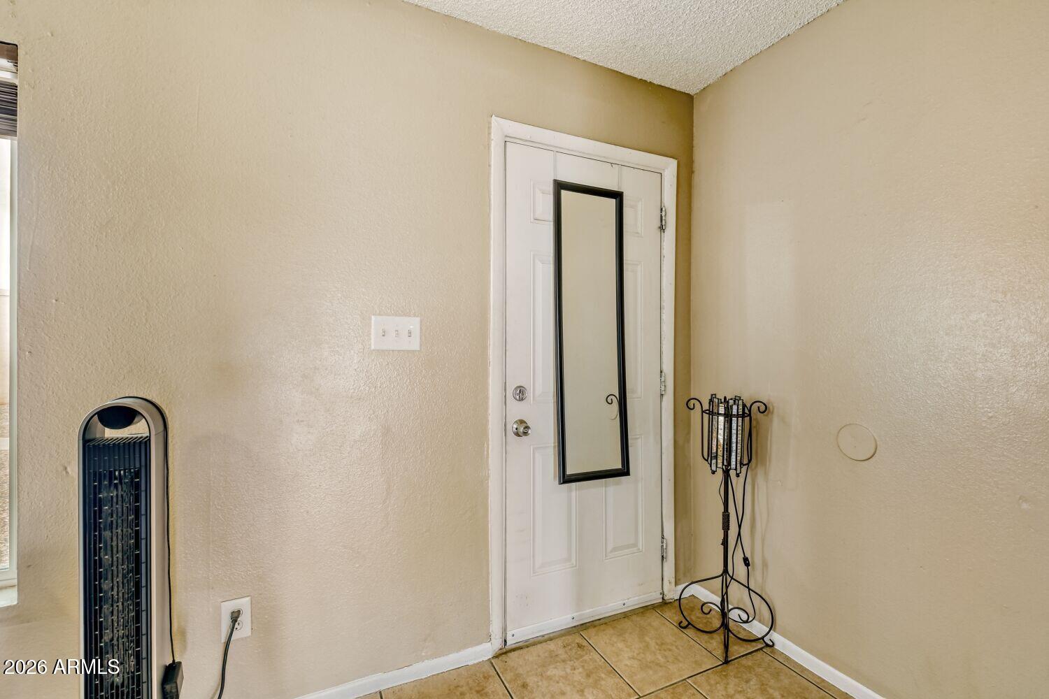 4625 West Thomas Road, Unit 39 Phoenix, AZ 85031 - Photo 2 of 20 Foyer