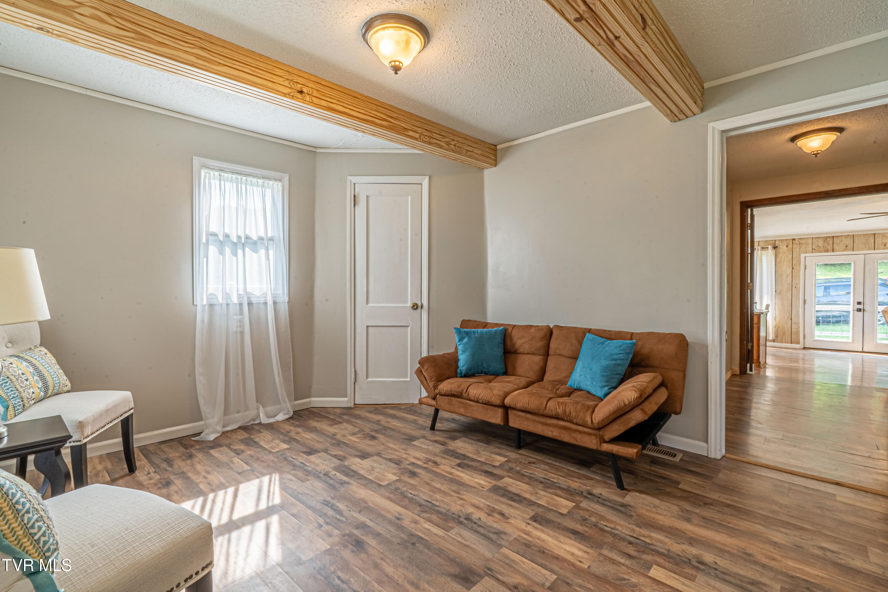 9025 Nininger Road Bristol, VA 24202 - Photo 8 of 46 Front Room - new floor