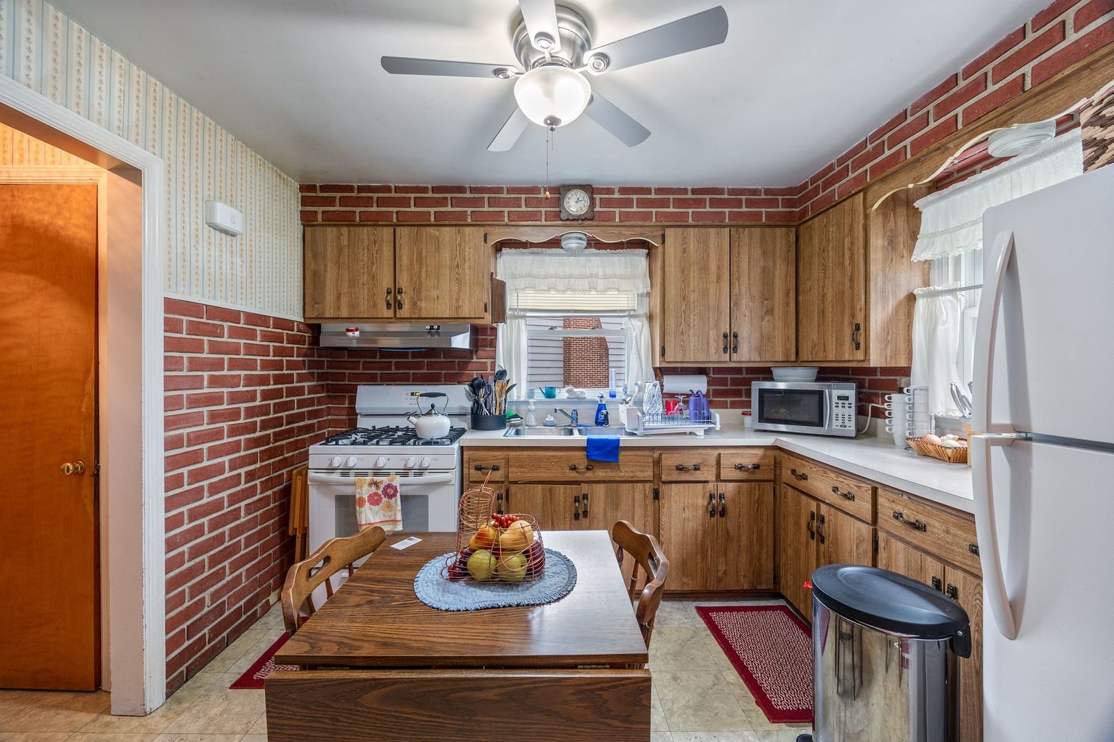 511 Golf Road Crystal Lake, IL 60014 - Photo 9 of 28