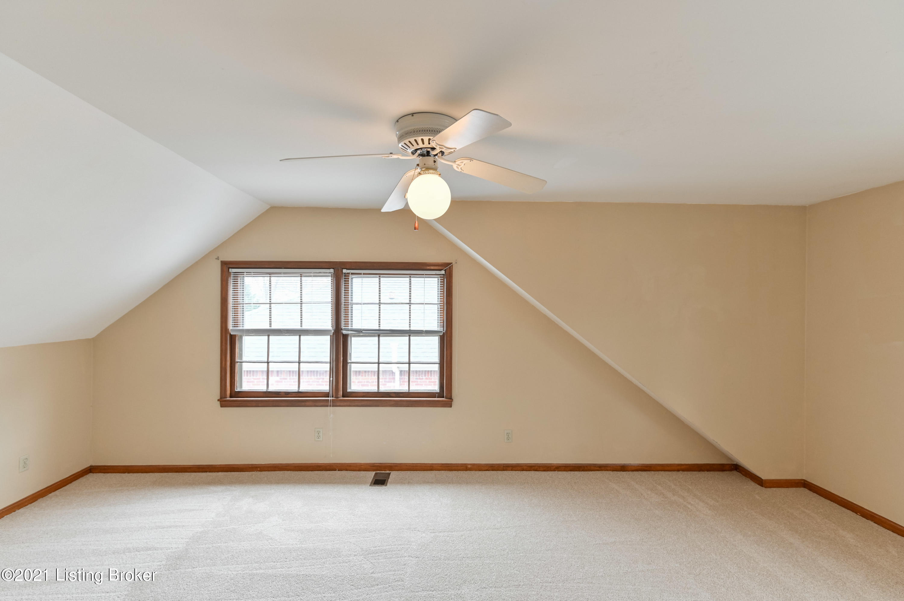 218 Ring Road Louisville, KY 40207 - Photo 34 of 48 037 - 20210311 2363