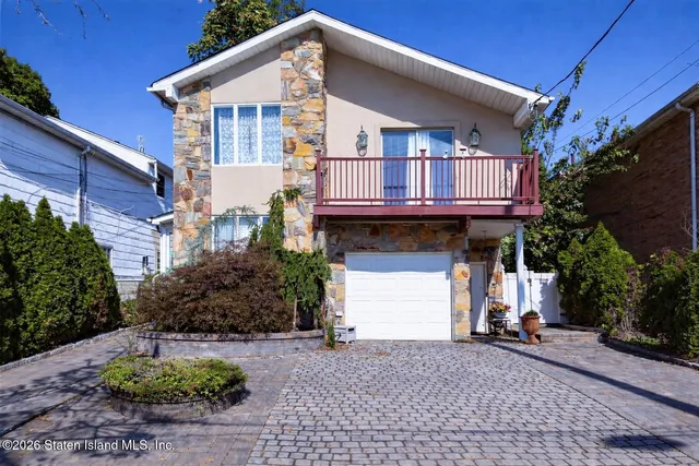 $949,000 | 987 Hylan Boulevard | Grasmere