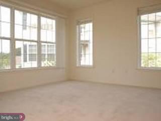 105 Kyle Way Ewing, NJ 08628 - Photo 3 of 6 Gallery Image 3