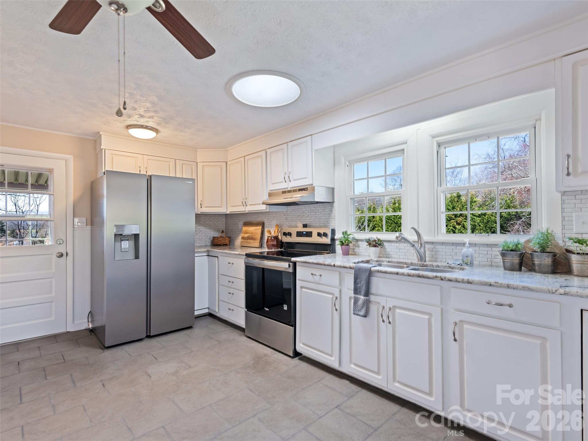 157 Morgan Street Canton, NC 28716 - Photo 6 of 37