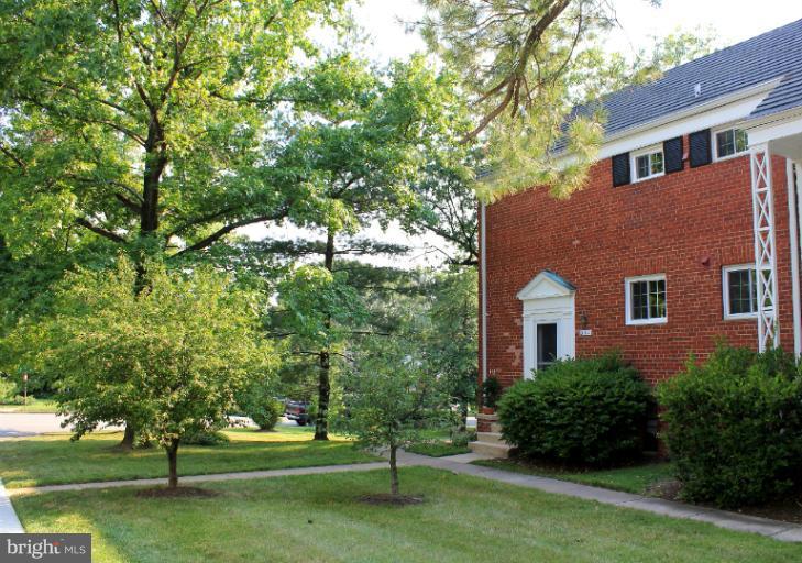 3102 Wellington Road, Unit 11331 Alexandria, VA 22302 - Photo 4 of 30 Corner Lot