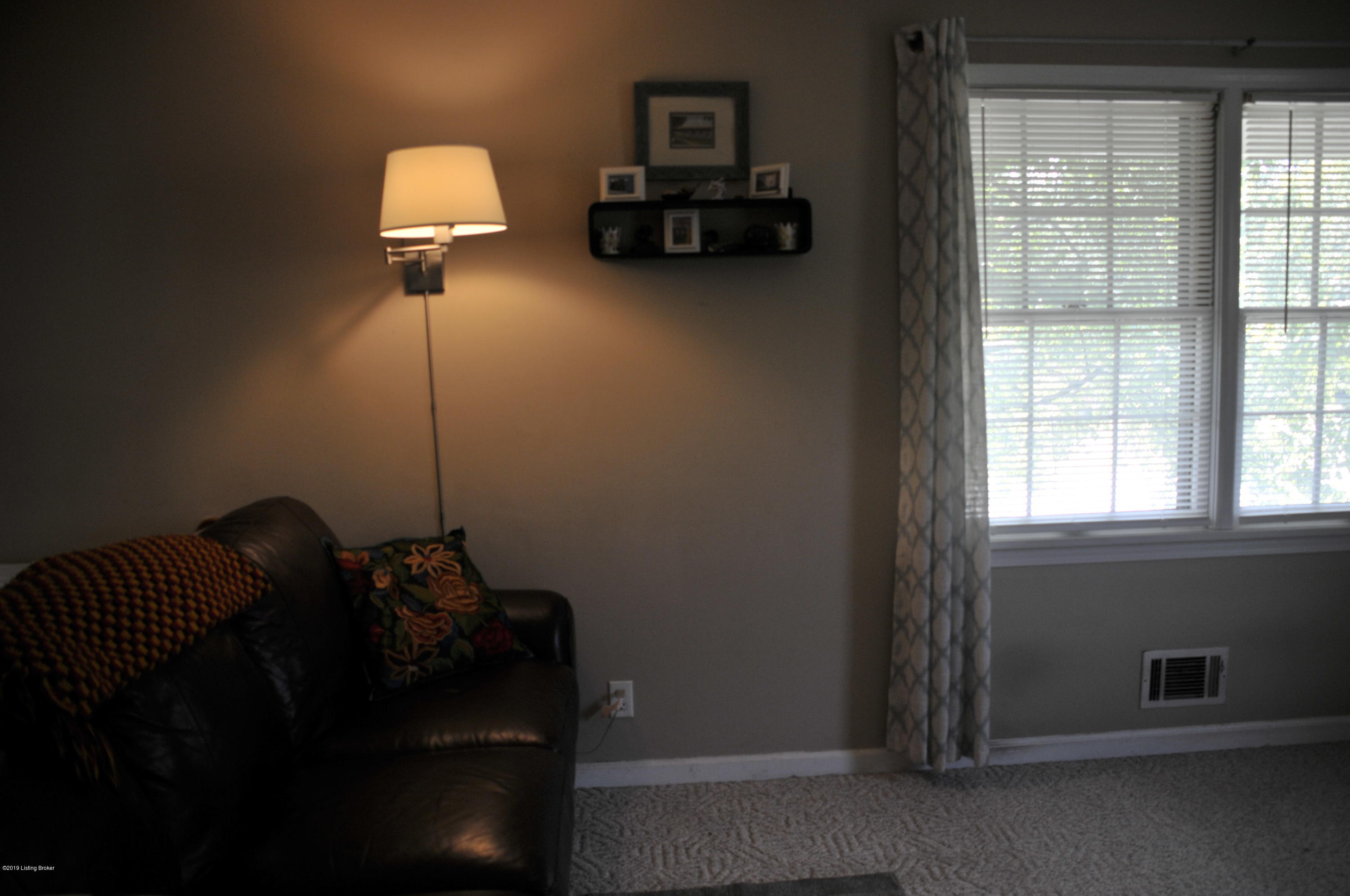 715 Flicker Road Louisville, KY 40214 - Photo 5 of 28 _DSC6521