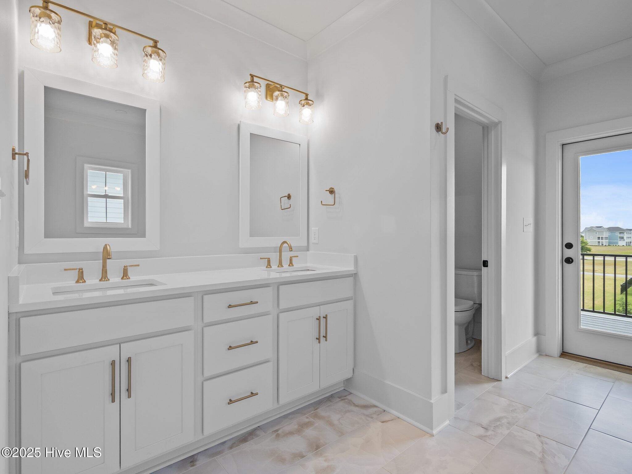 218 Colleton Square Newport, NC 28570 - Photo 9 of 49 Primary Bath