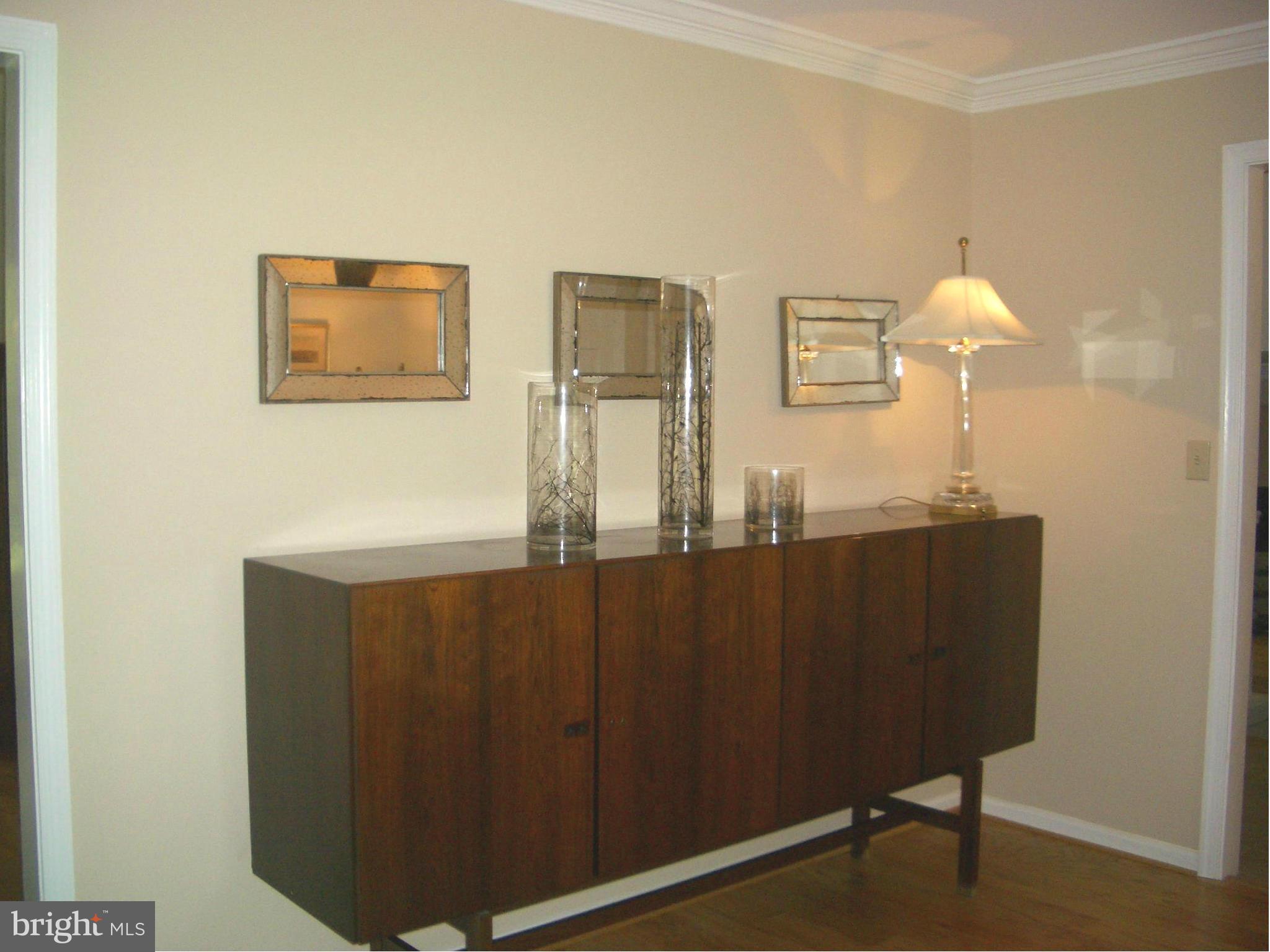 13636 North Gate Drive Silver Spring, MD 20906 - Photo 7 of 30 Living Room