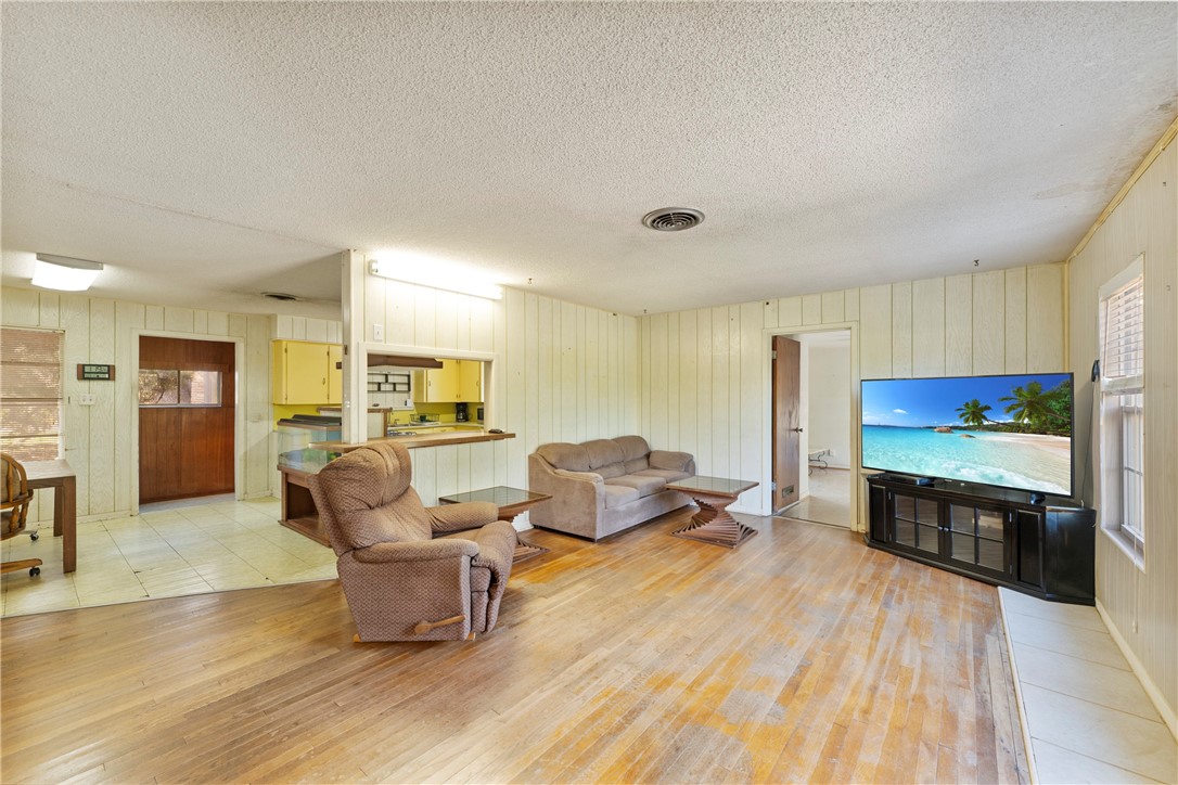 12844 Hearn Road Corpus Christi, TX 78410 - Photo 25 of 34 a living room with furniture and a flat screen tv
