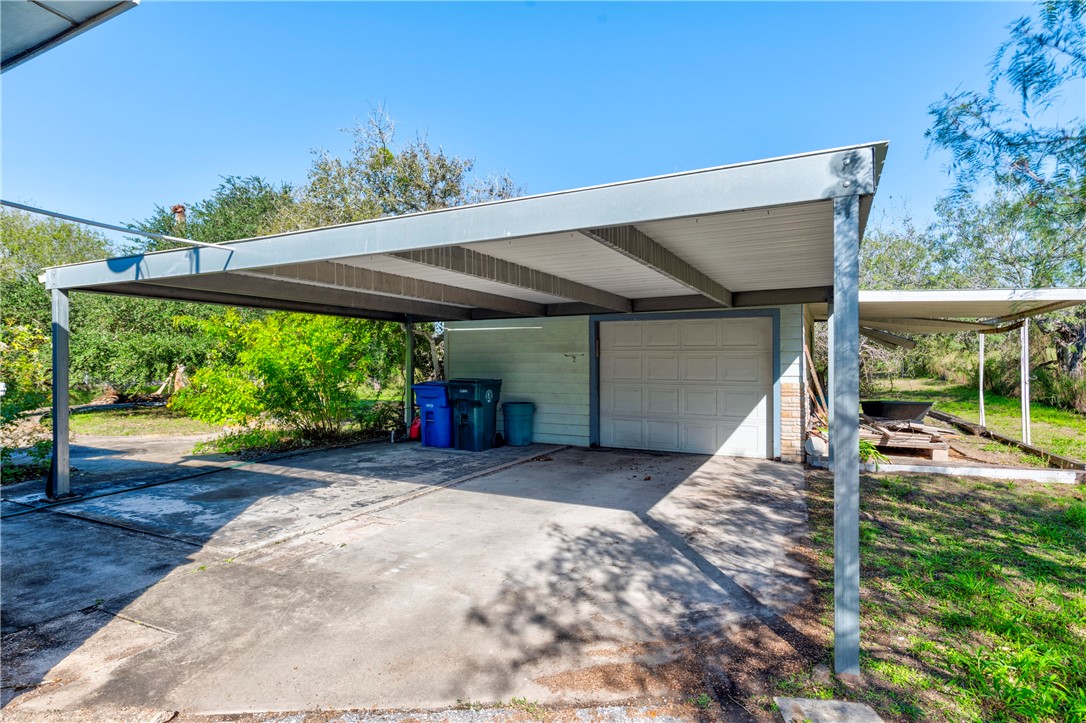12844 Hearn Road Corpus Christi, TX 78410 - Photo 5 of 34 a view of a house with backyard and a garden