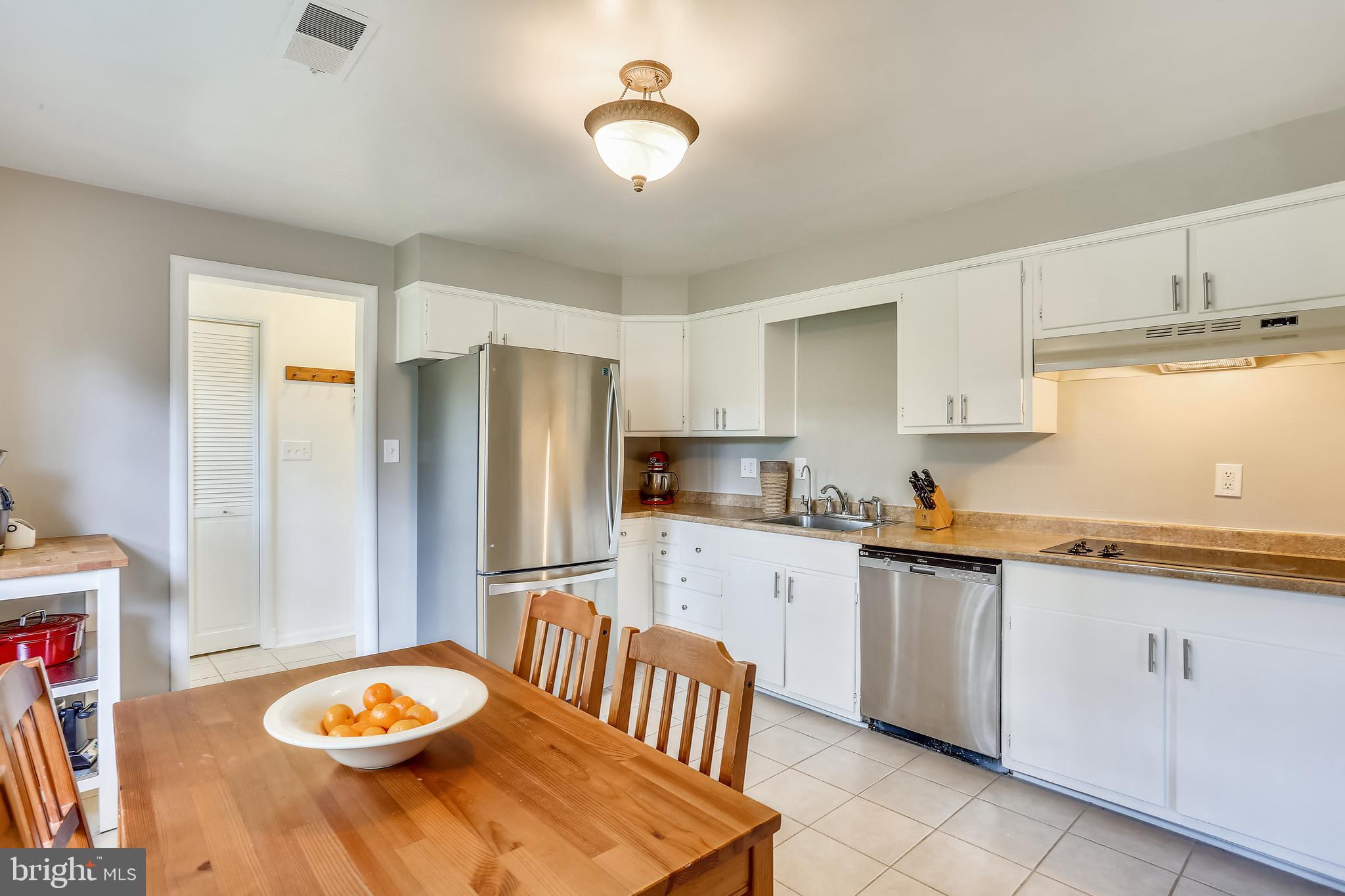 11504 Nairn Road Silver Spring, MD 20902 - Photo 18 of 30 Kitchen