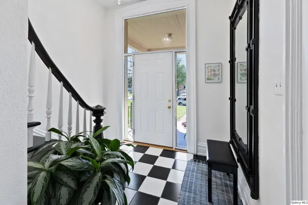 $249,900 | 2009 Hampshire Street, Quincy, IL 62301