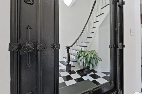 $249,900 | 2009 Hampshire Street, Quincy, IL 62301