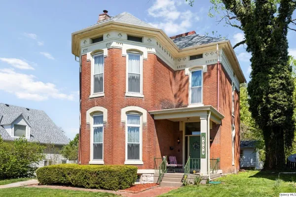 $249,900 | 2009 Hampshire Street, Quincy, IL 62301