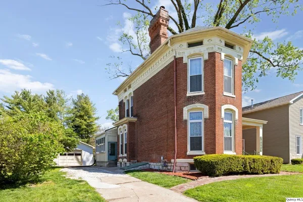 $249,900 | 2009 Hampshire Street, Quincy, IL 62301