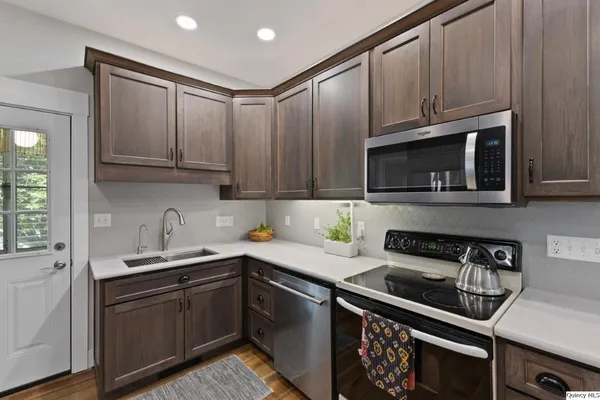 $249,900 | 2009 Hampshire Street, Quincy, IL 62301