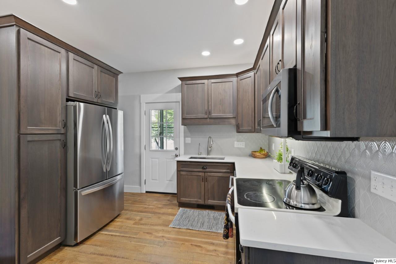 2009 Hampshire Street Quincy, IL 62301 - Photo 4 of 35