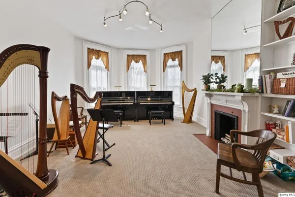 $249,900 | 2009 Hampshire Street, Quincy, IL 62301