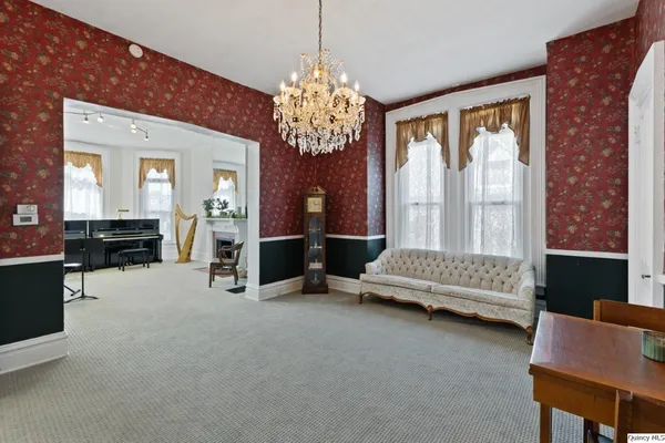 $249,900 | 2009 Hampshire Street, Quincy, IL 62301