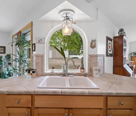 $895,500 | 10916 East Rinear Road, Valleyford, WA 99036