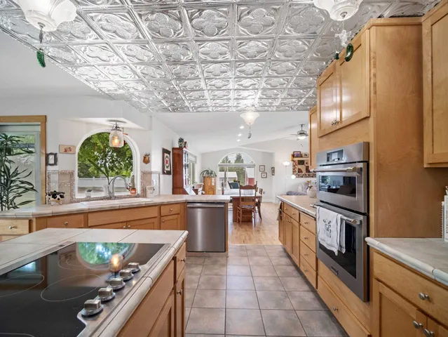 $895,500 | 10916 East Rinear Road, Valleyford, WA 99036