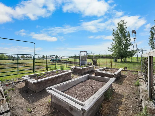 $895,500 | 10916 East Rinear Road, Valleyford, WA 99036