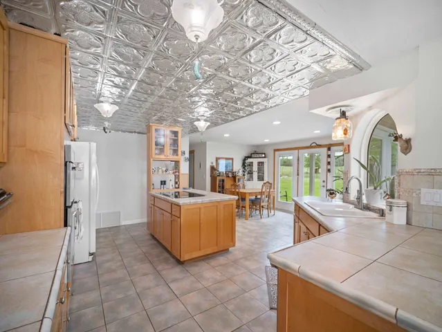 $895,500 | 10916 East Rinear Road, Valleyford, WA 99036