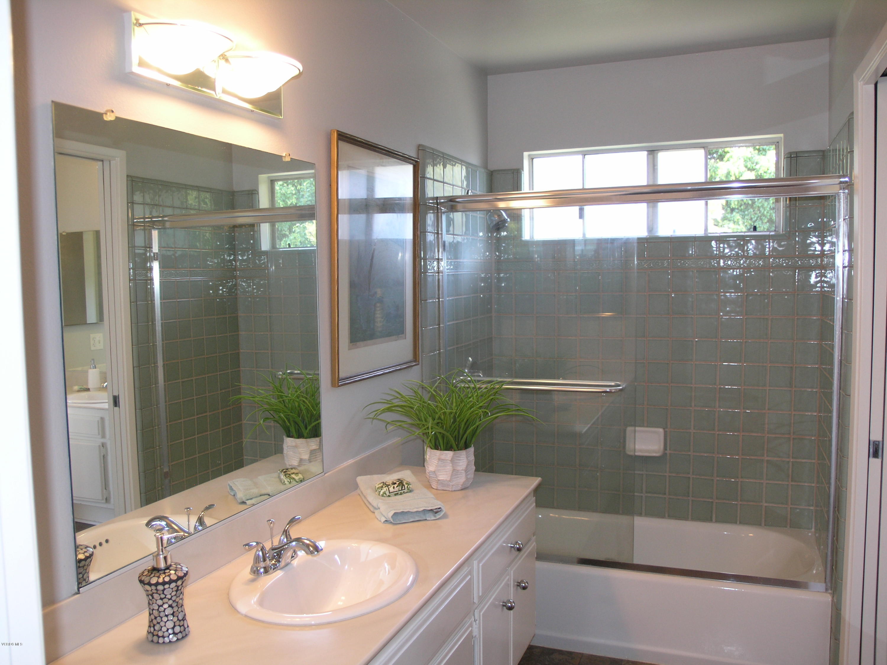 398 Day Road Ventura, CA 93003 - Photo 13 of 28 a bathroom with a sink and mirror