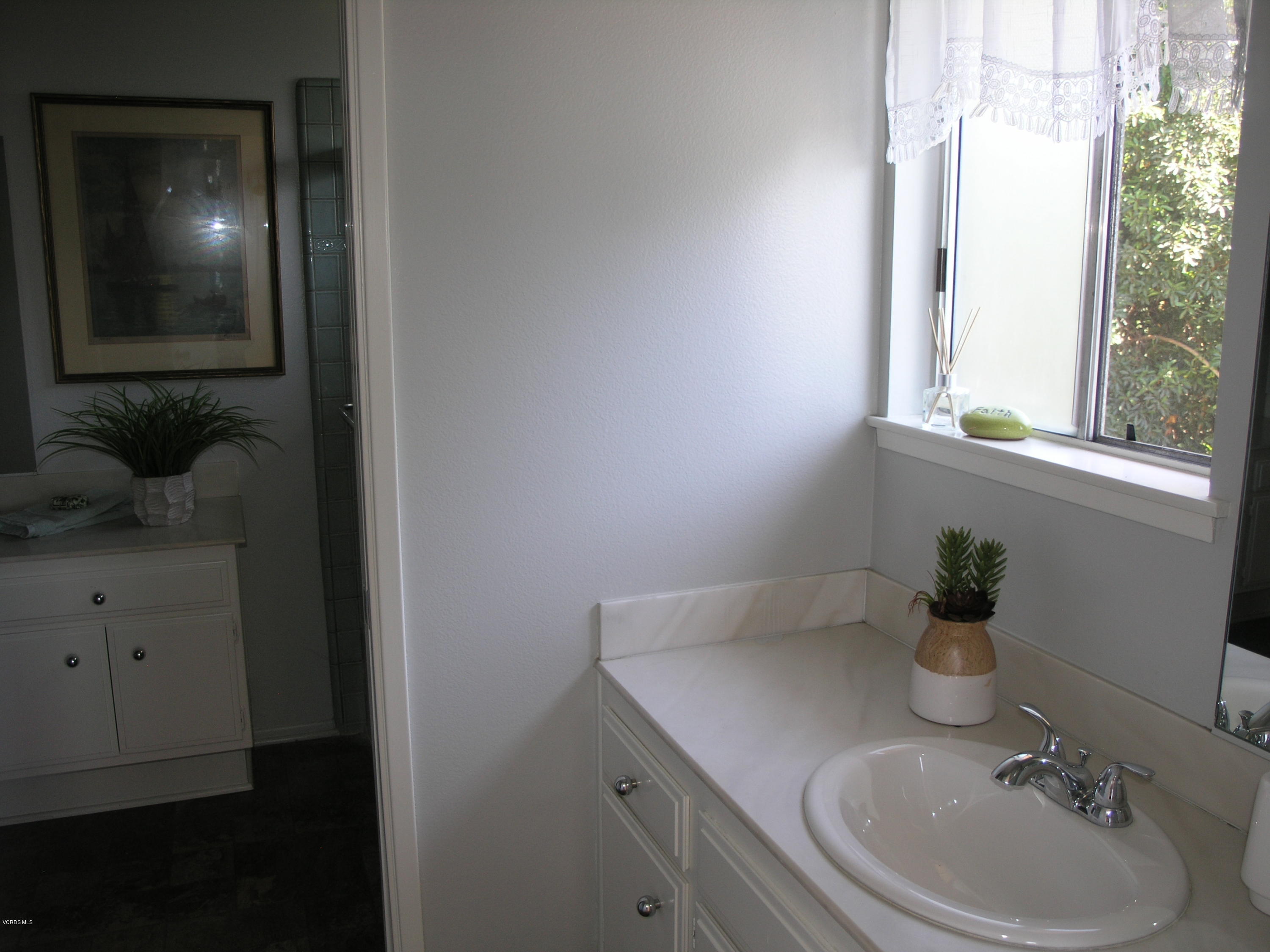 398 Day Road Ventura, CA 93003 - Photo 20 of 28 a bathroom with a sink and a mirror