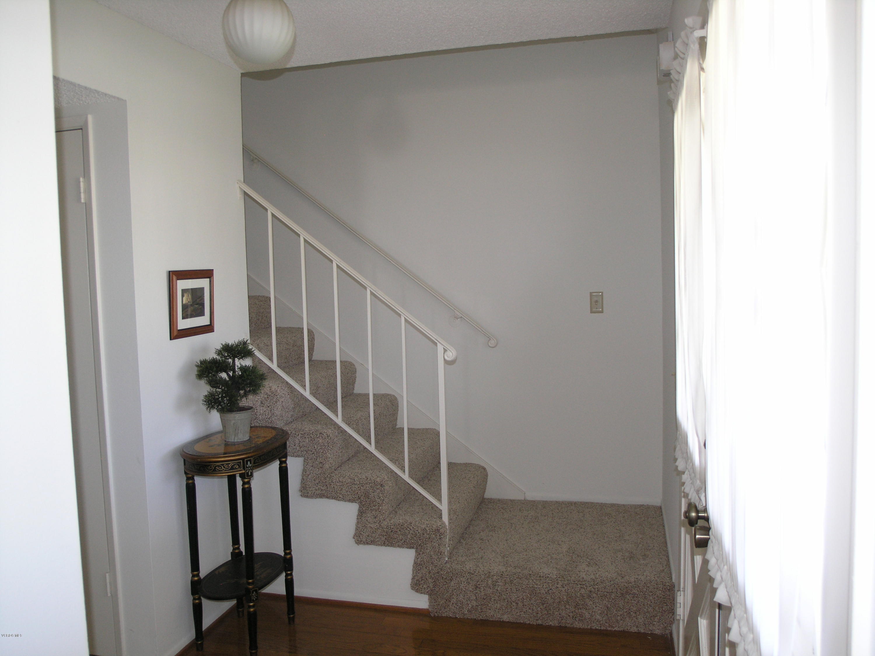 398 Day Road Ventura, CA 93003 - Photo 21 of 28 a view of entryway and hall