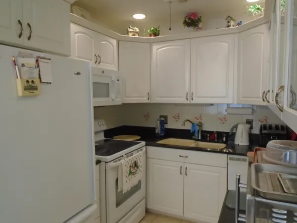 $85,000 | 3300 Springdale Boulevard, Unit 316, Palm Springs, FL 33461