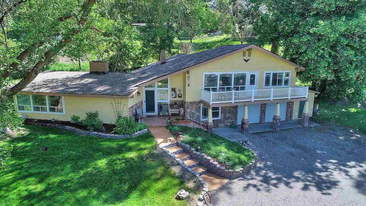 18110 North Meadowbrook Road Colbert, WA 99005 - Photo 1 of 20