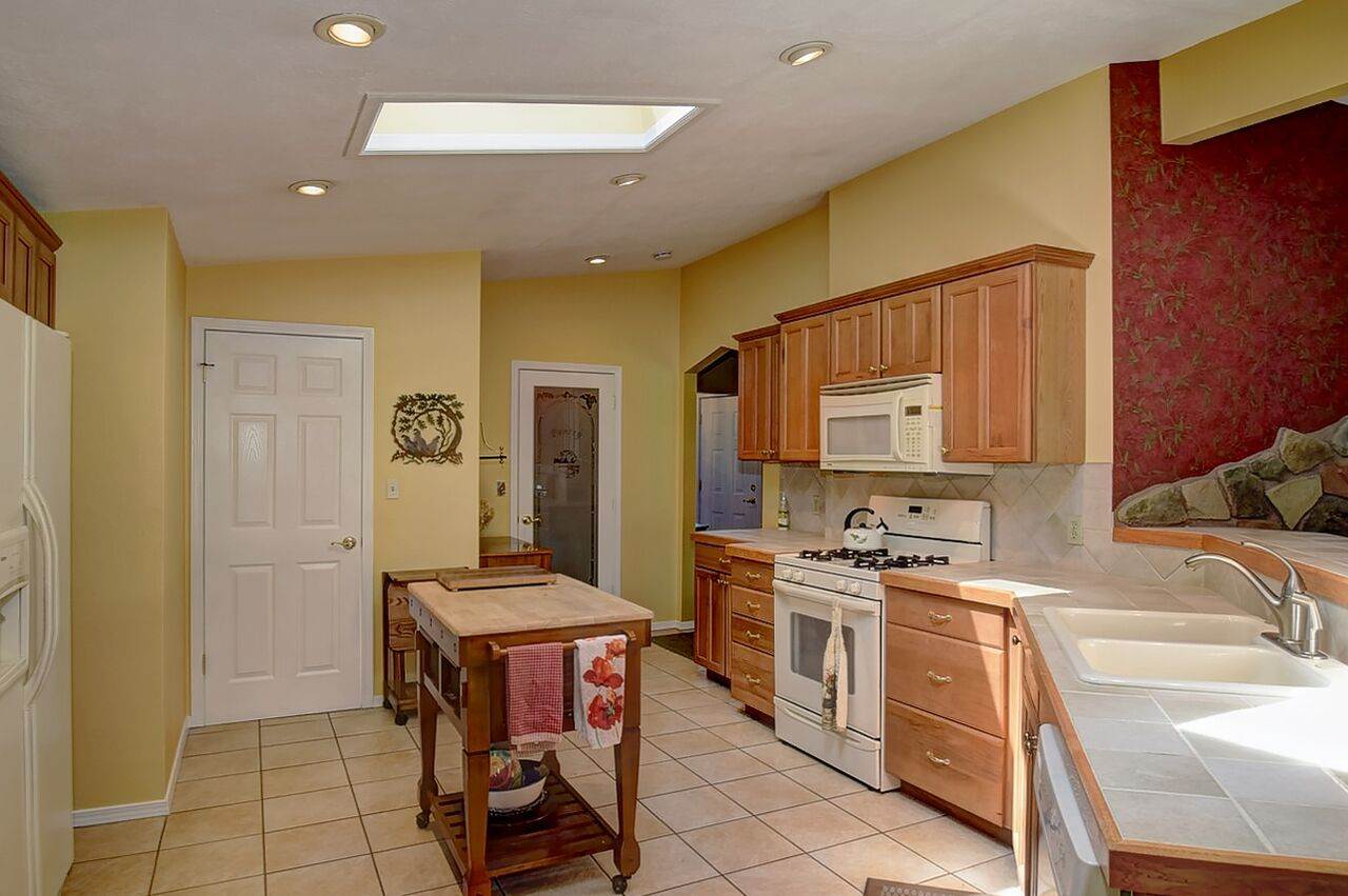 18110 North Meadowbrook Road Colbert, WA 99005 - Photo 7 of 20