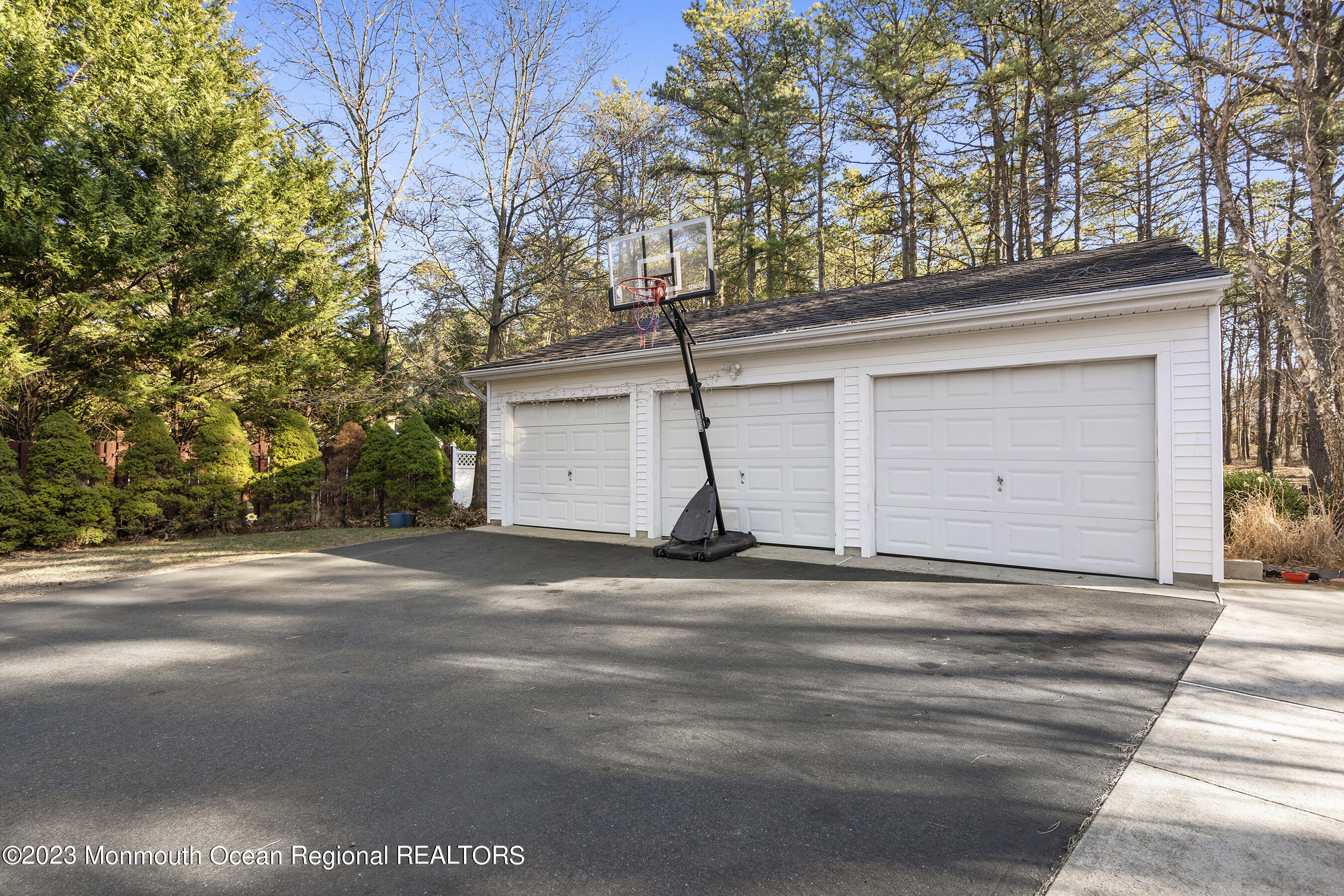 643 Reed Road Jackson, NJ 08527 - Photo 6 of 35 Garages