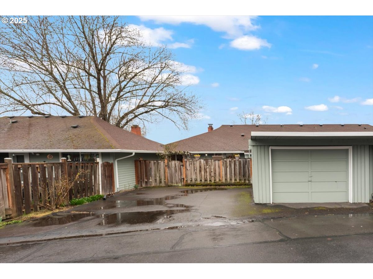 5206 Southwest Barclay Court Beaverton, OR 97005 - Photo 19 of 28 Garage