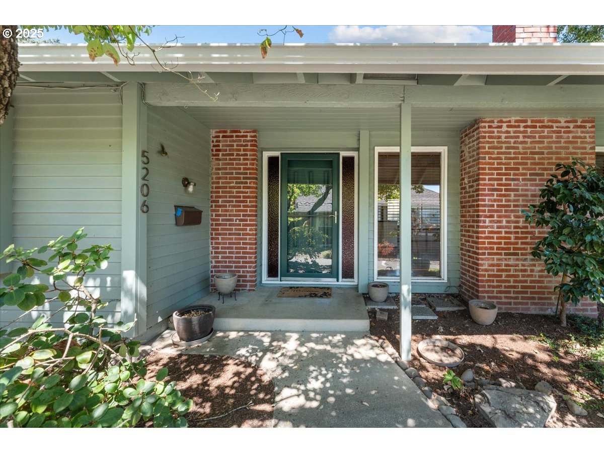 5206 Southwest Barclay Court Beaverton, OR 97005 - Photo 2 of 28 Porch