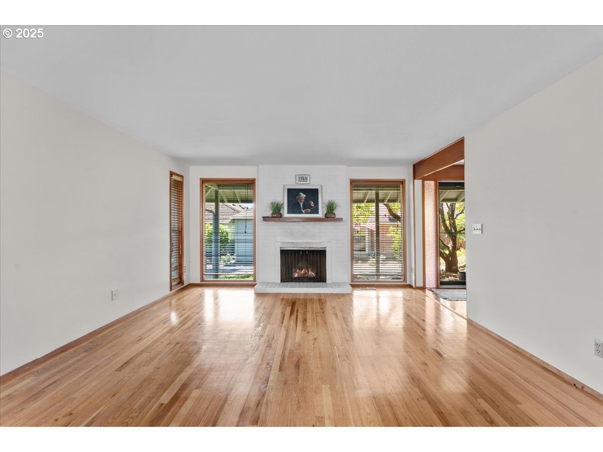 5206 Southwest Barclay Court Beaverton, OR 97005 - Photo 6 of 28 Living Room
