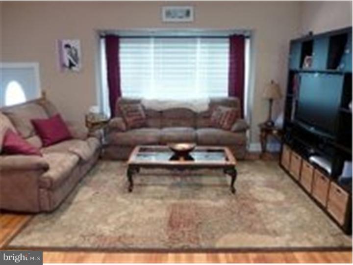 1144 Oak Leaf Lane Warminster, PA 18974 - Photo 4 of 10 Gallery Image 4