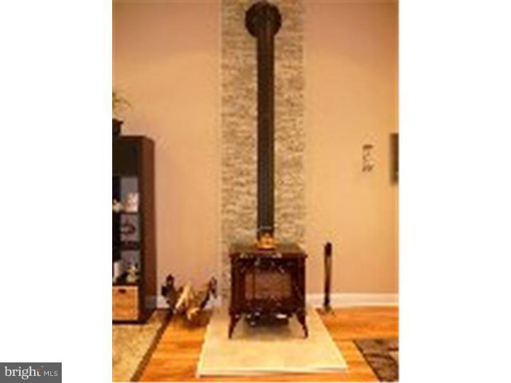 1144 Oak Leaf Lane Warminster, PA 18974 - Photo 5 of 10 Gallery Image 5