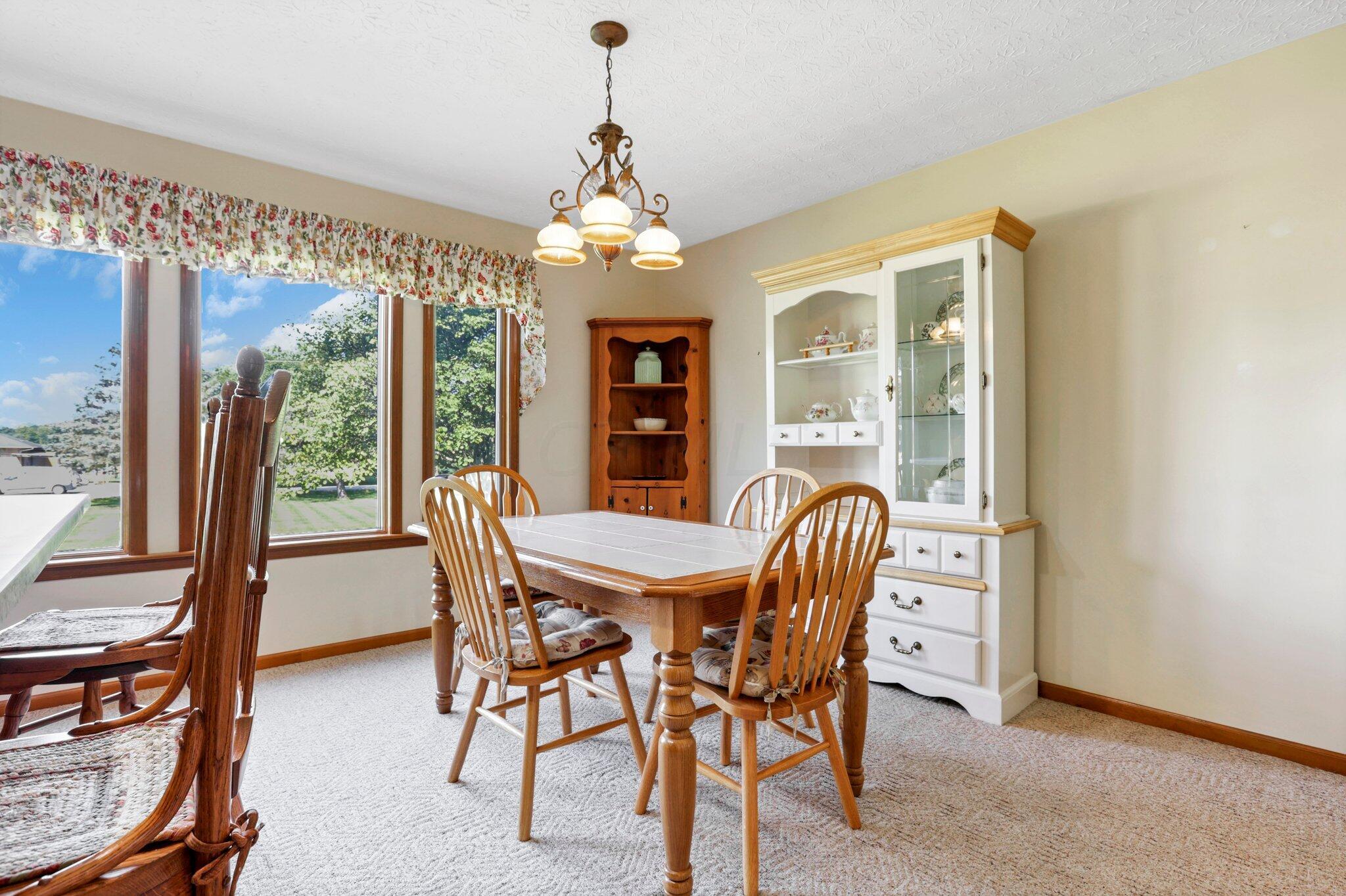 7430 Richardson Road Groveport, OH 43125 - Photo 5 of 40 Eat-In Space