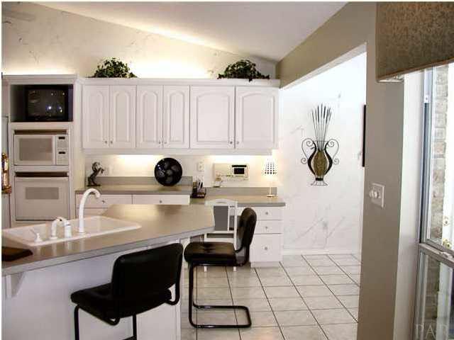 2565 Crescent Road Navarre, FL 32566 - Photo 12 of 15 BREAKFAST BAR